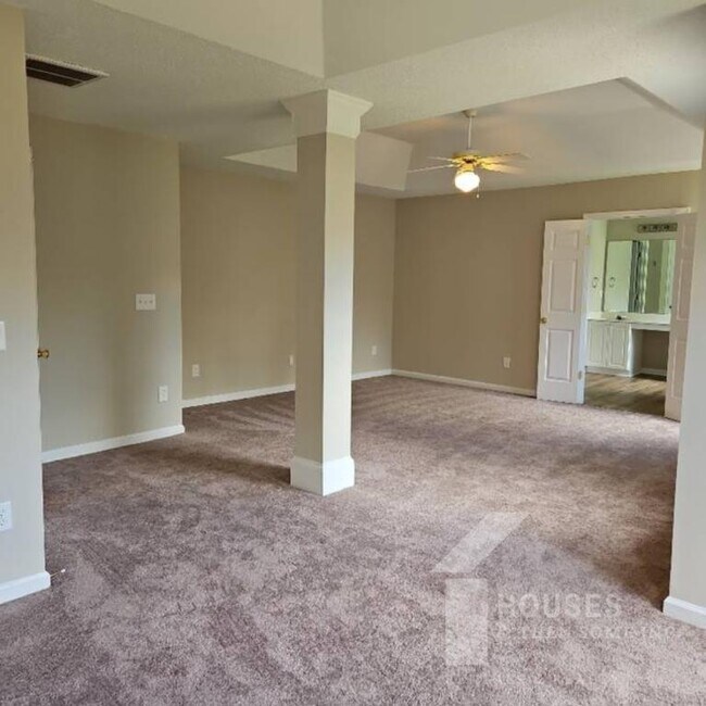 Building Photo - 210 Stapleford Park Dr