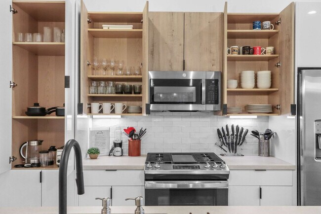 Building Photo - 6740 Peerless St