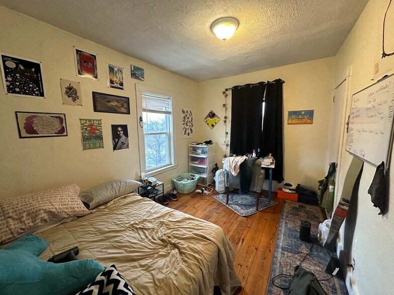 Building Photo - 28 Medford St