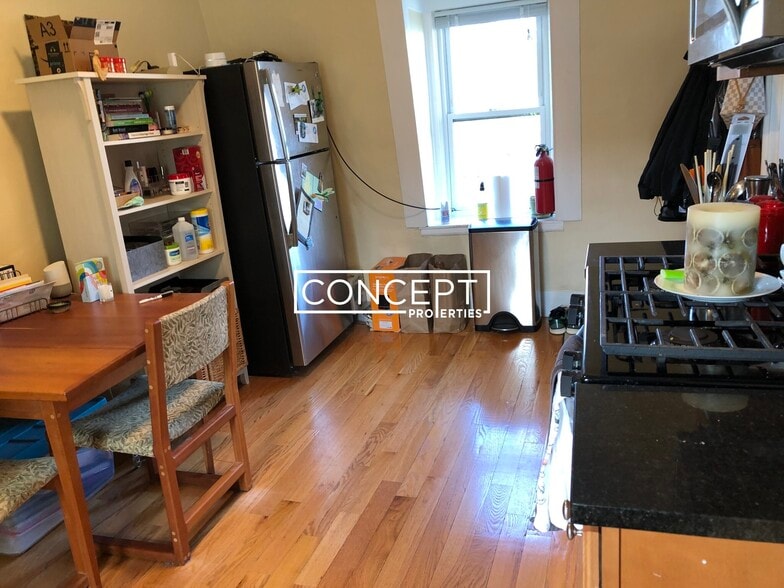 Building Photo - 12 Claremon St