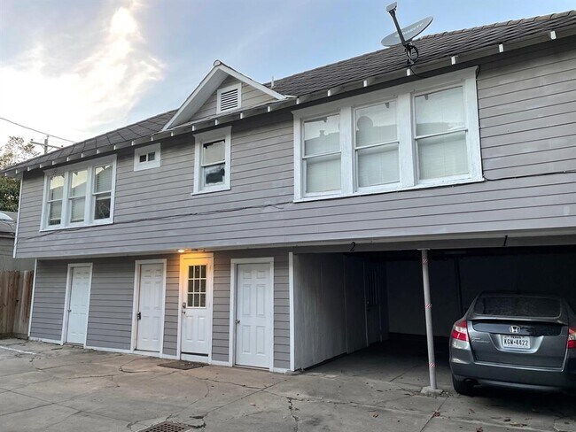 Building Photo - 510 Sul Ross St