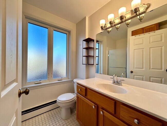 Building Photo - Cresent NE Apartments