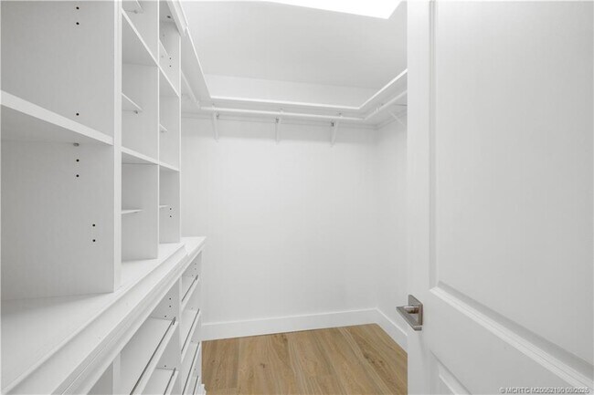 Building Photo - 1750 SW Coxswain Pl