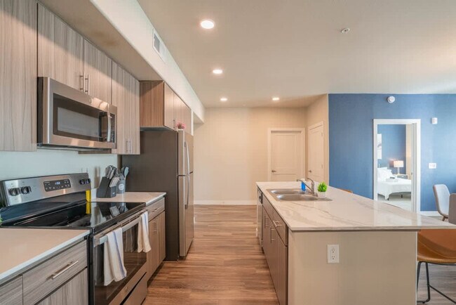 Building Photo - 1890 S Country Club Way