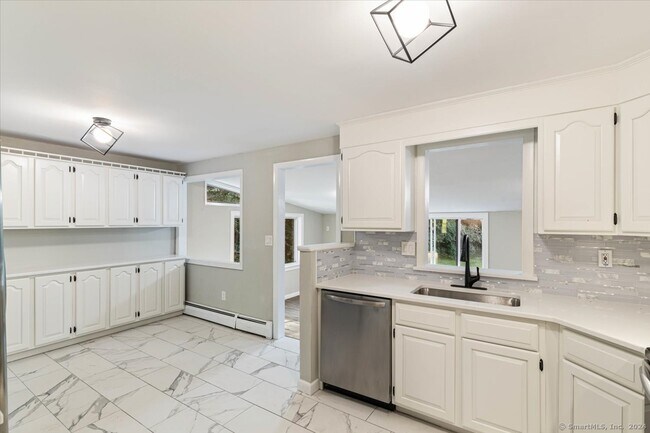 Building Photo - 3 Alscot Dr