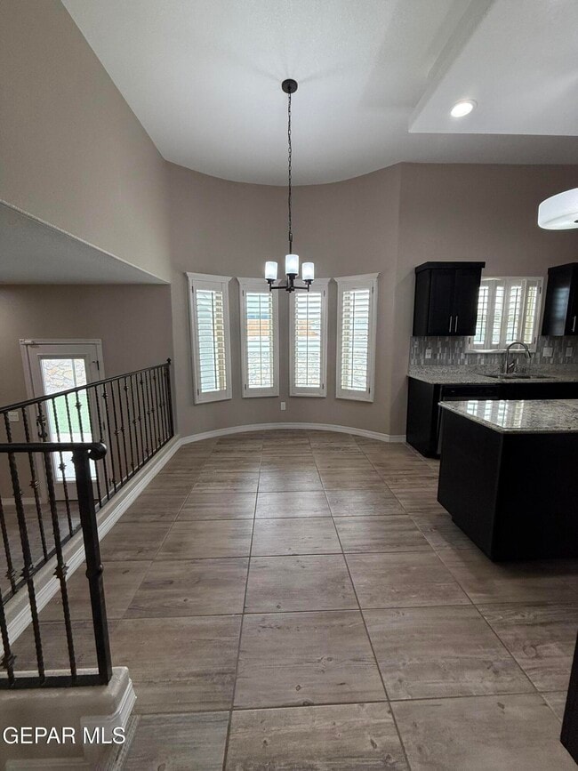 Building Photo - 12551 New Dawn Dr