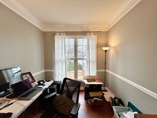 Building Photo - 5 Milestone Manor Ct