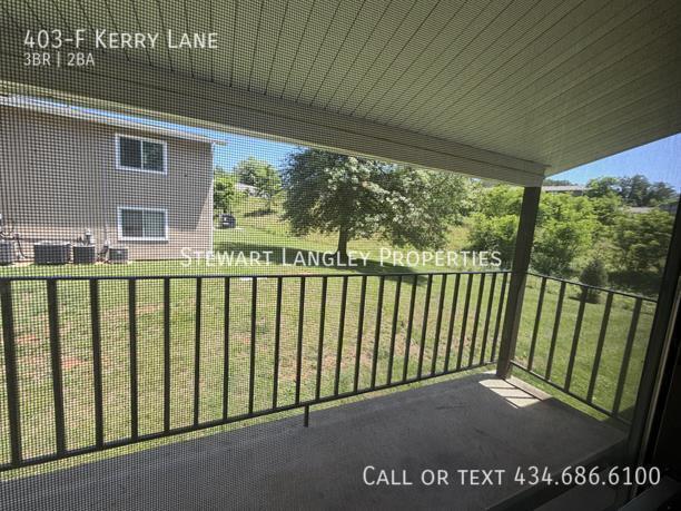 Building Photo - 403 Kerry Ln