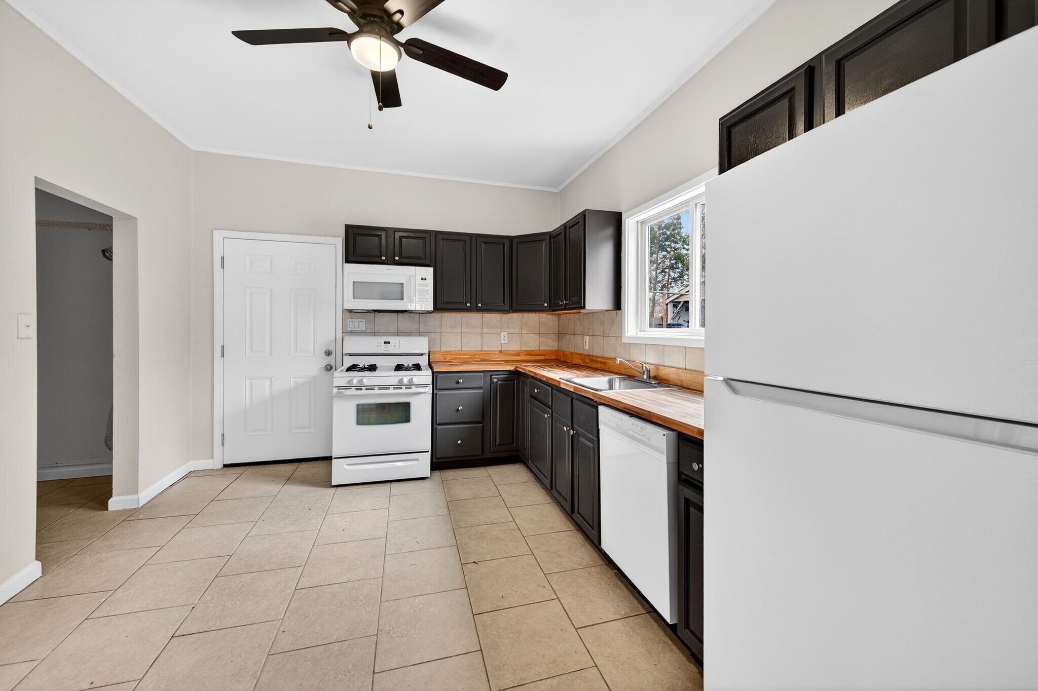 Building Photo - 4028 Schiller Pl