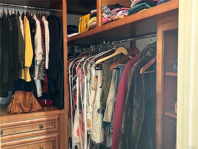 Building Photo - 1020 S San Marino Way