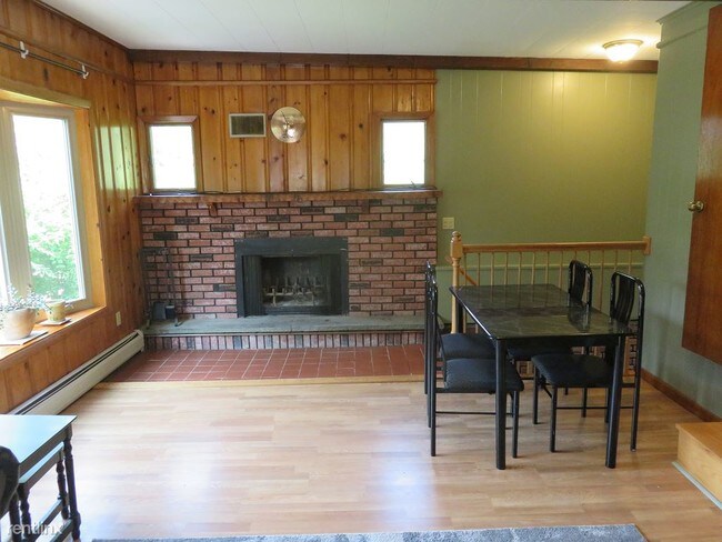 Building Photo - 4 br, 2 bath House - 337 Coddington Road 3...