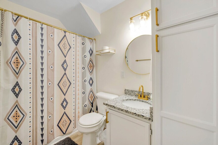 Building Photo - 1300 Nylic St