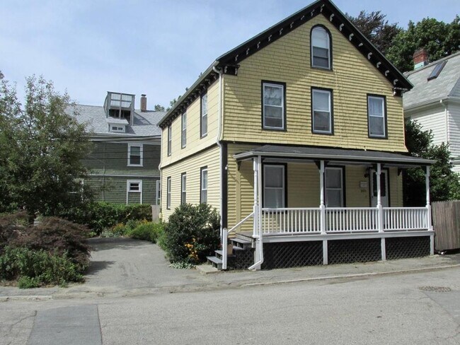 Building Photo - 26 Calvert St