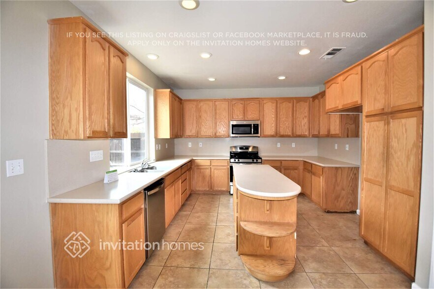 Building Photo - 1009 Foxfire Dr