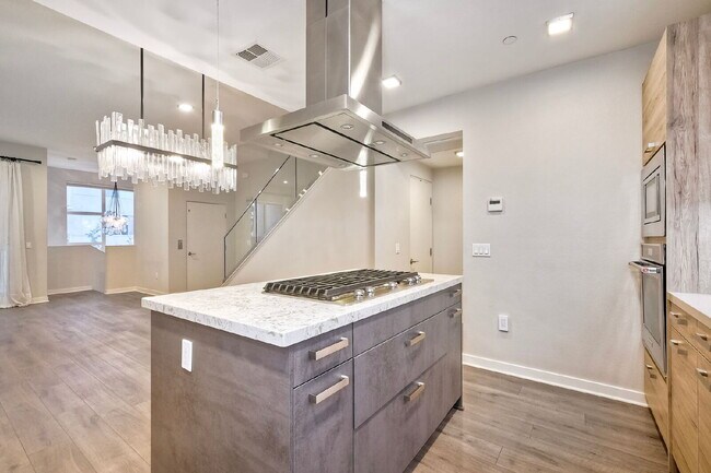 Building Photo - Luxury Hillcrest Home for Rent in San Diego