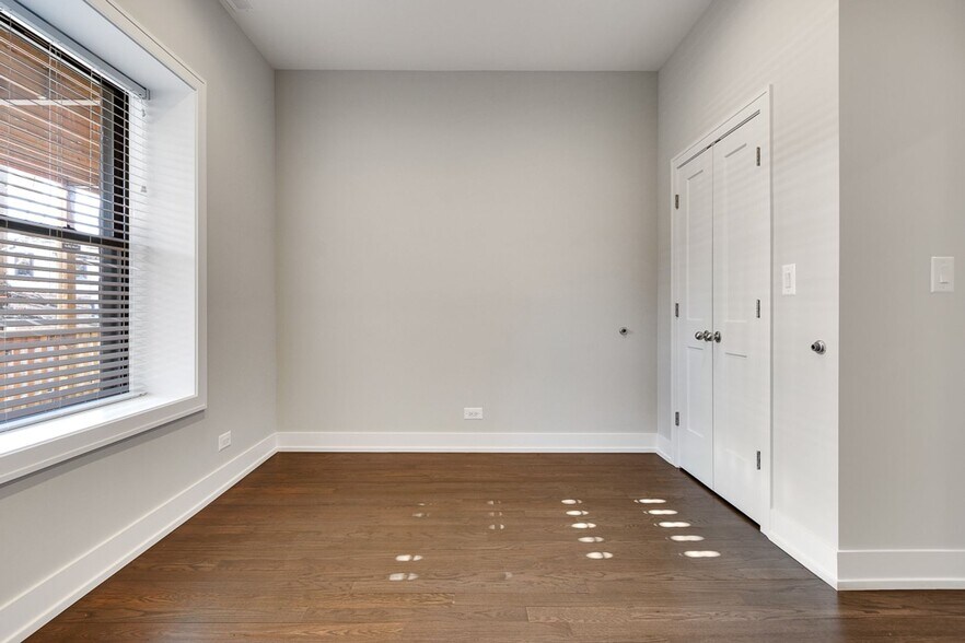 Building Photo - 852 W Lill Ave