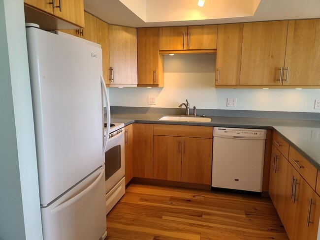 Building Photo - 1728 Edwards Dr