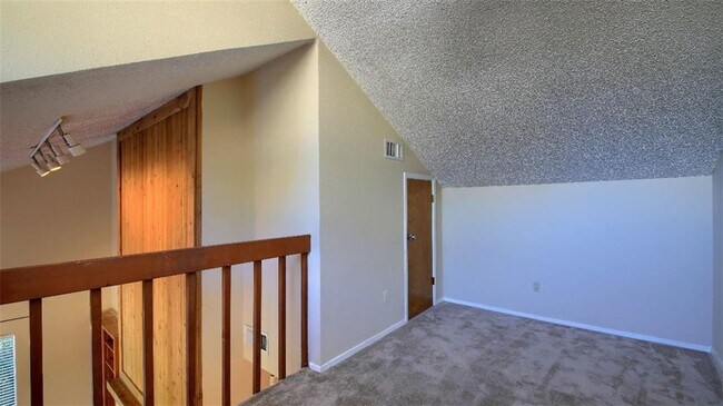 Building Photo - 908 Poplar St