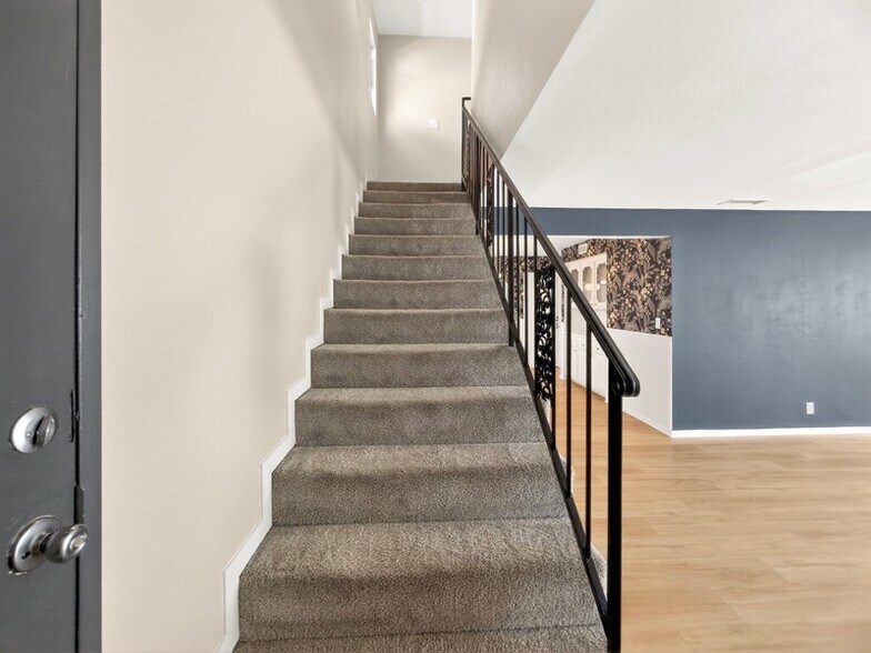 Building Photo - 13626 Cerise Ave