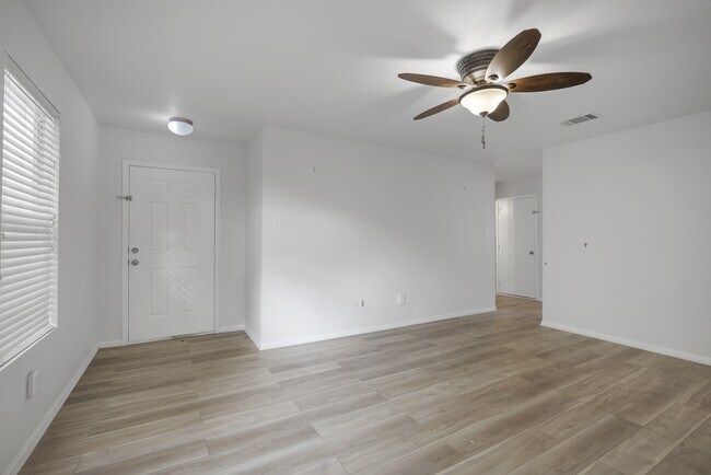 Building Photo - 903 Haynes Dr