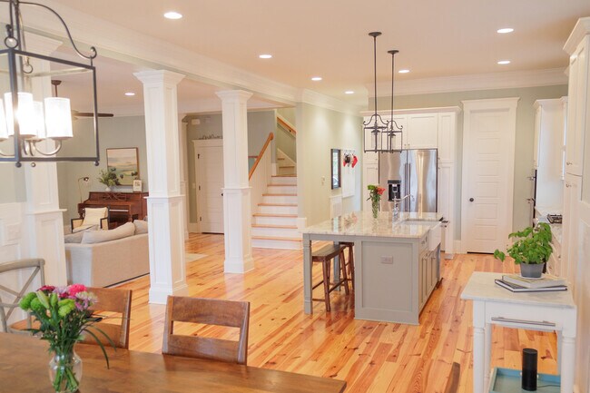 Building Photo - 908 Kestrel Dr