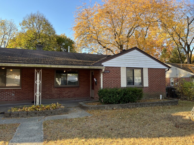 Front - 1608 Briedweng Ave