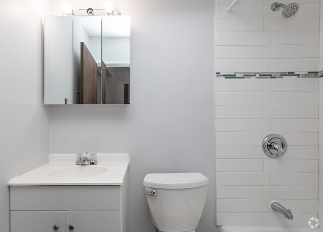 Building Photo - 1040 Hollywood