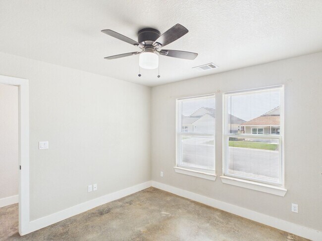 Building Photo - 124 Feather Way