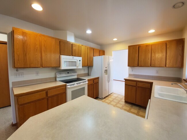 Building Photo - 810 S Dawes St