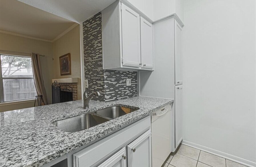 Building Photo - 726 Bering Dr