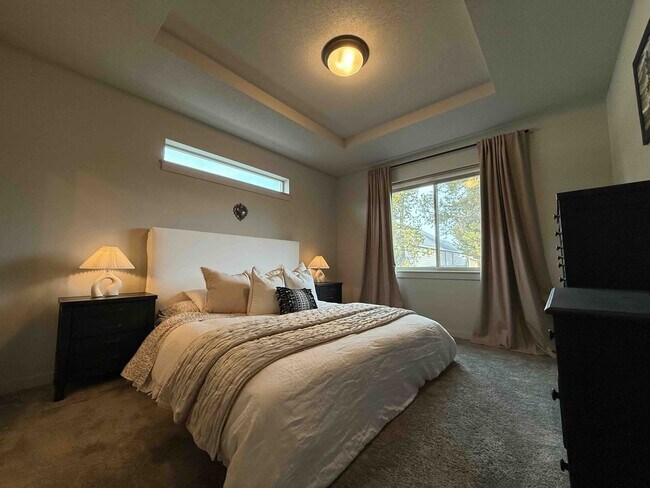 Building Photo - Immaculate 3-Bedroom Home with Open Layout in Crescent Creek