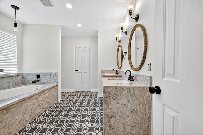 Building Photo - 6654 Stonefort Ct