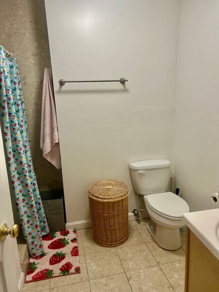 Building Photo - 220 Hanover St