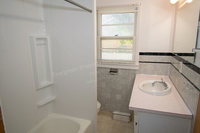 Building Photo - 2541 N Garfield Ave