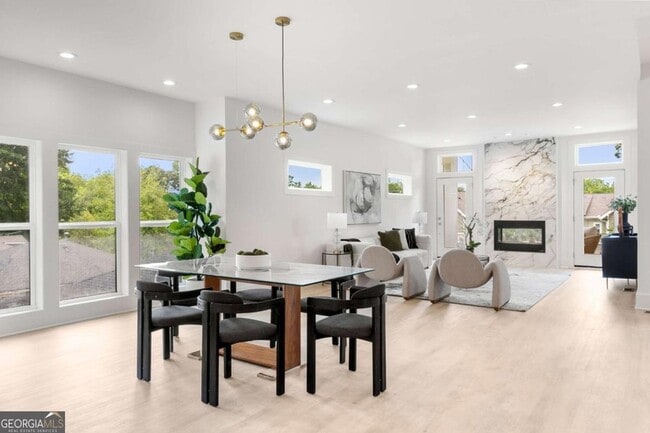 Building Photo - 24 Hutchinson St NE