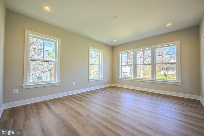 Building Photo - 2424 Carey Ln