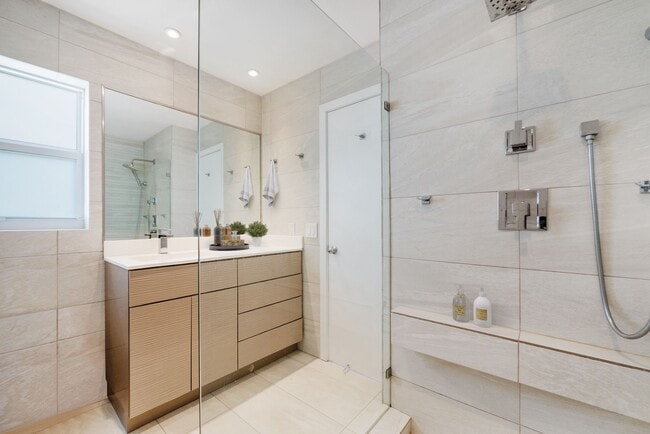 Building Photo - 13125 SW 81st Ave