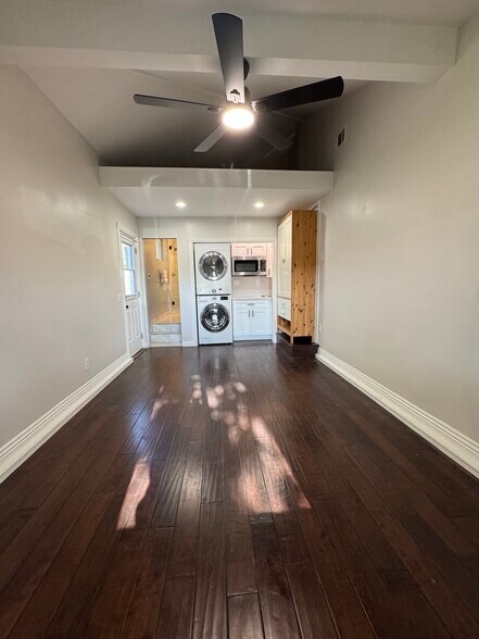 Building Photo - 10702 Chestnut St