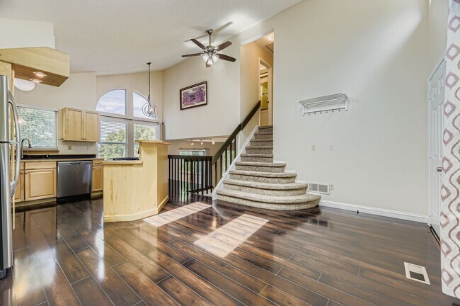 Building Photo - 6532 Freeport Dr
