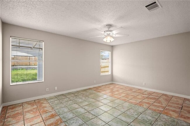 Building Photo - 185 Segovia Way