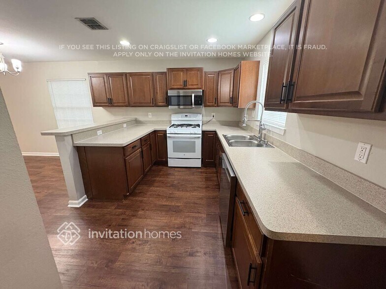 Building Photo - 304 Ross