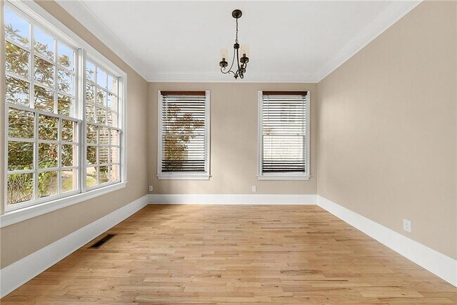 Building Photo - 225 Lake Summit View