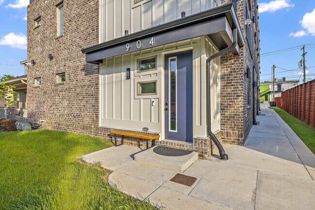 Primary Photo - 904 Ramsey St