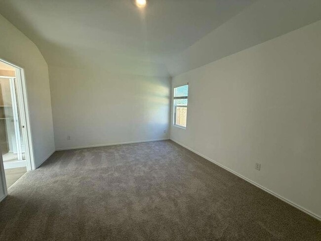 Building Photo - 591 Sormonne Lp