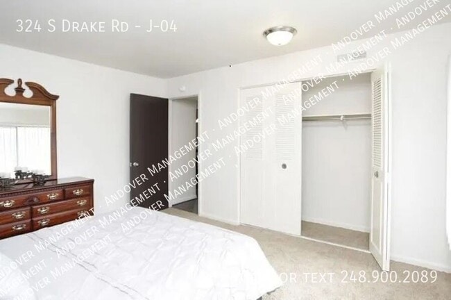 Building Photo - 324 S Drake Rd