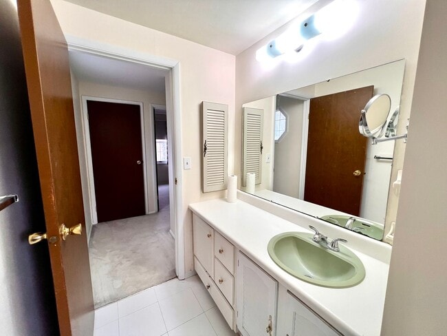 Building Photo - Beautiful Home - 3 Bedroom 2.5 Bathroom - ...