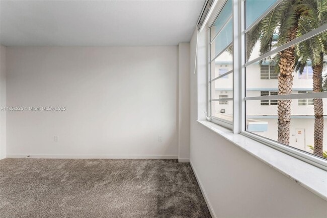 Building Photo - 910 West Ave