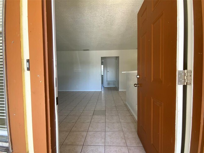 Building Photo - 2300 Cedrick Cove