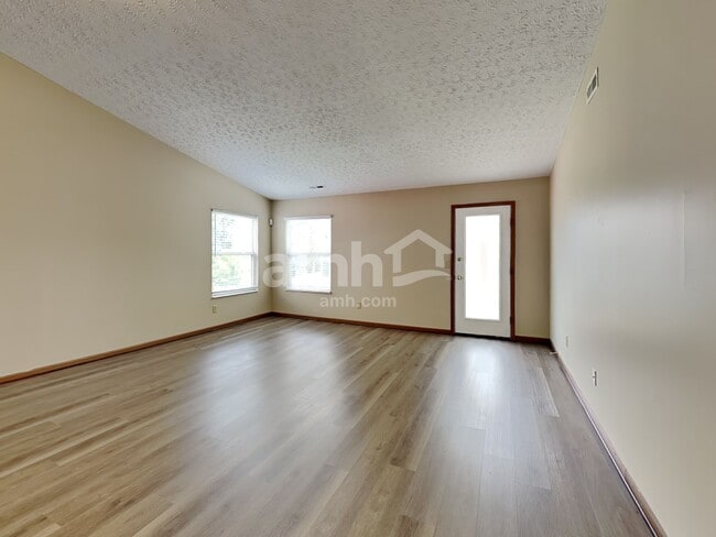 Building Photo - 4930 Kingpin Dr