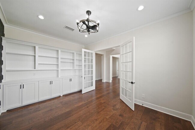 Building Photo - 8519 Lofty Pnes